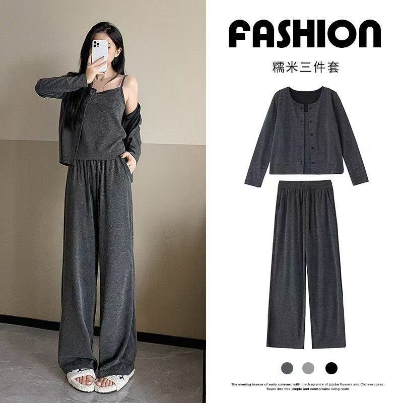 Three- piece sportswearset