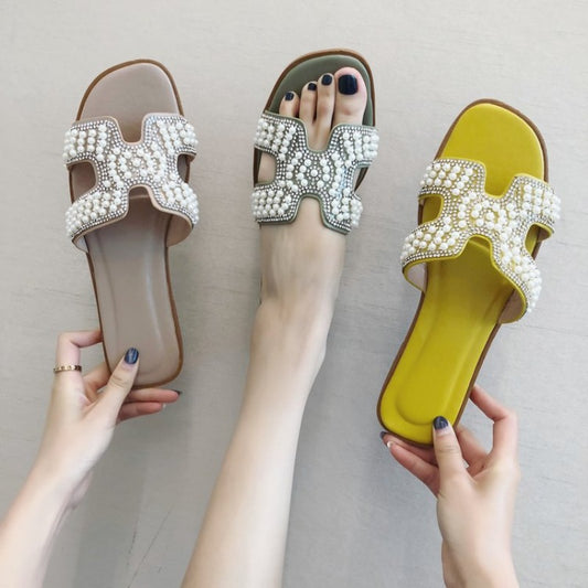 2025 summer new women's slippers flat-bottomed casual sandals pearl women's tide slippers Internet celebrity outer sandals