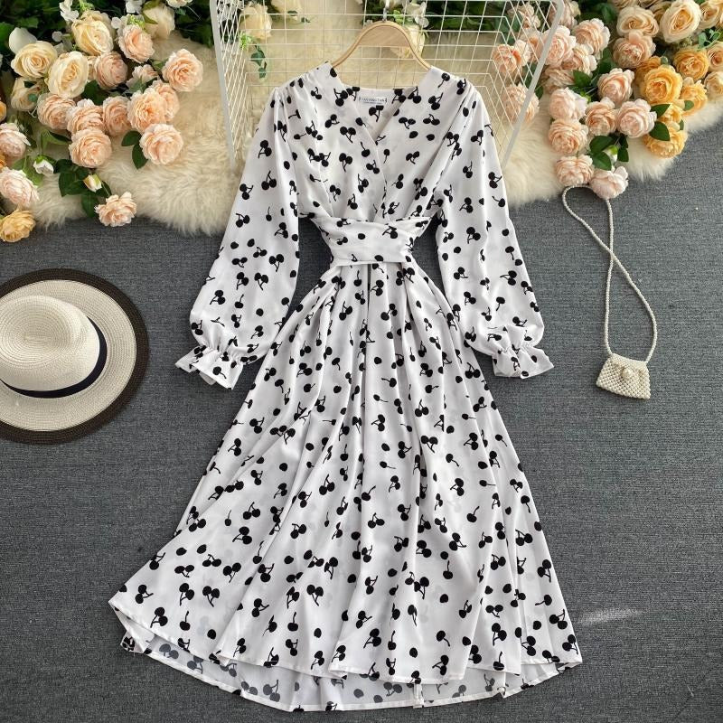 Vintage cherry print dress v-neck horn sleeve autumn new big skirt Internet celebrity vacation skirt women