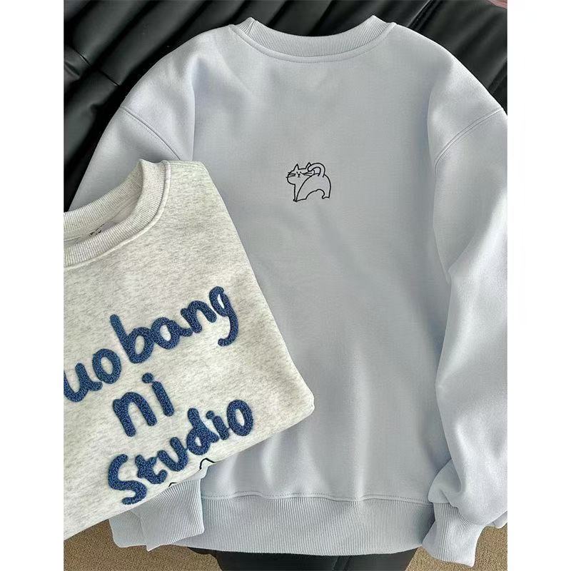 long-sleeved sweatshirt