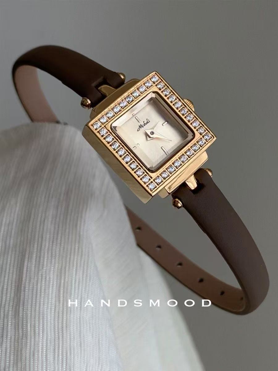 Exquisite clothing watch