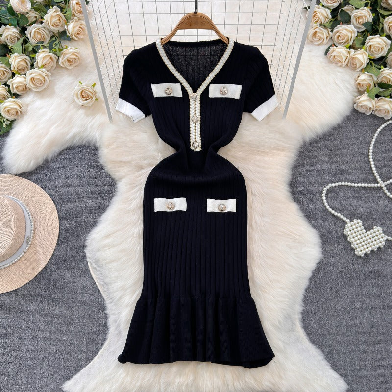 V-neck fishtail dress women's summer dress 2025 new knitted black temperament waist thin design skirt