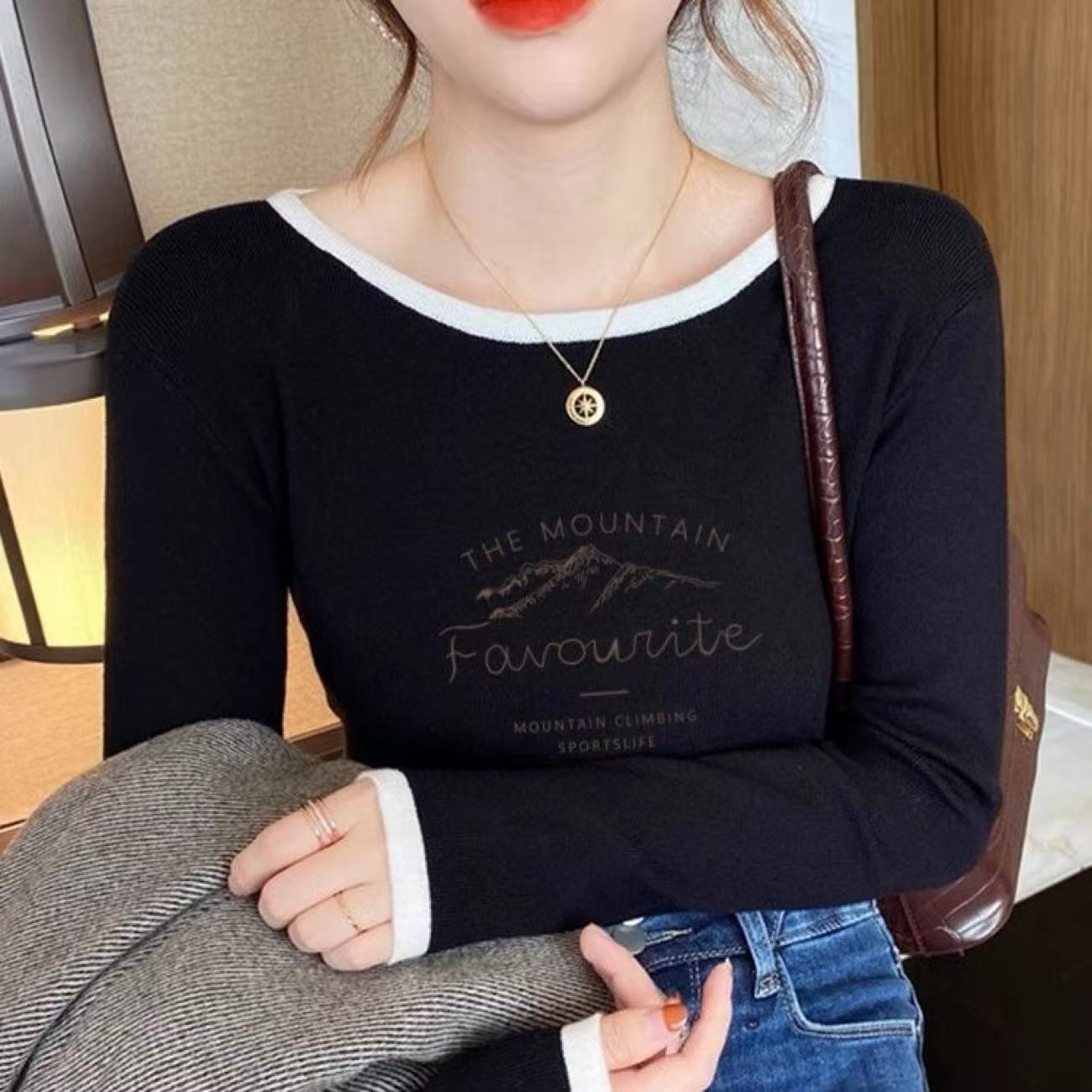 long-sleeved T-shirt