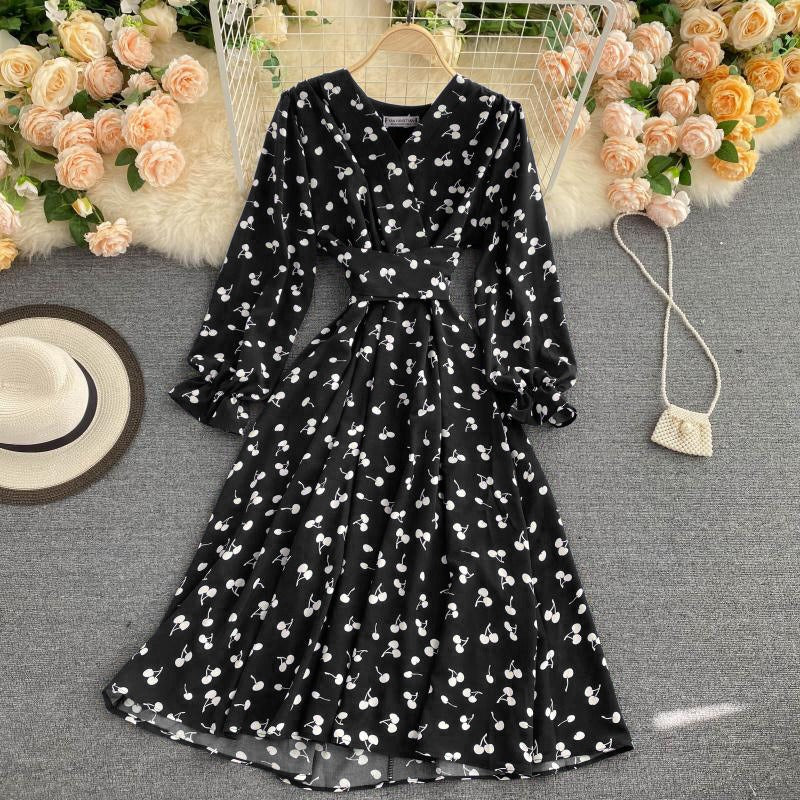 Vintage cherry print dress v-neck horn sleeve autumn new big skirt Internet celebrity vacation skirt women