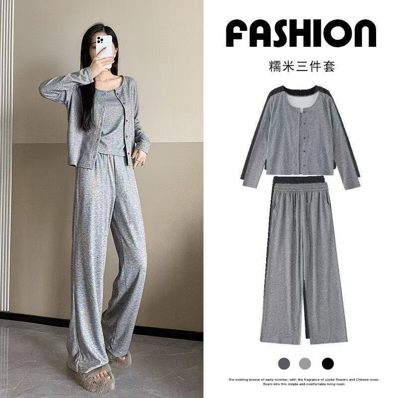 Three- piece sportswearset