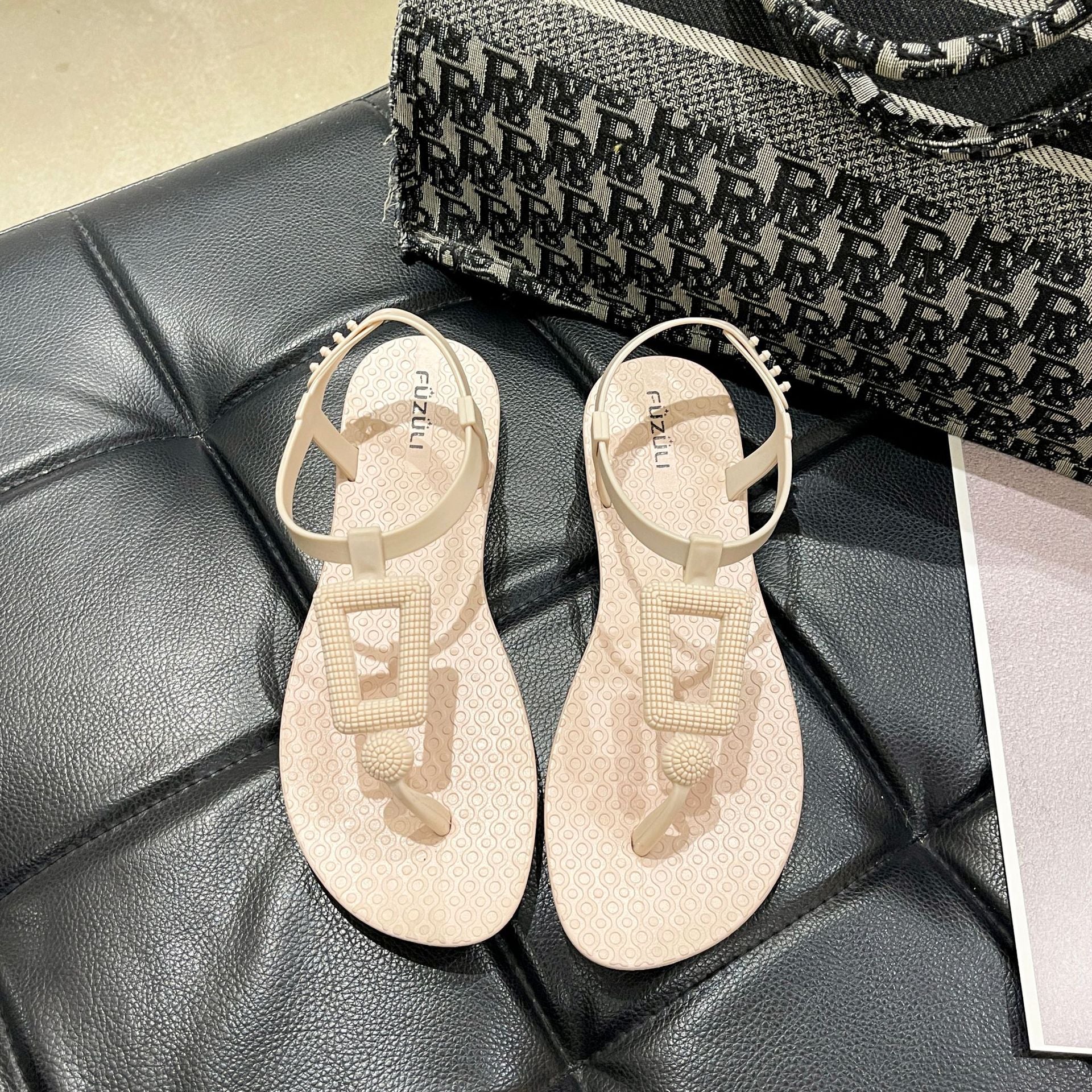 Roman sandals women's summer outer wear new Korean version fashion one-word buckle strap student non-slip flat-bottomed cool slippers
