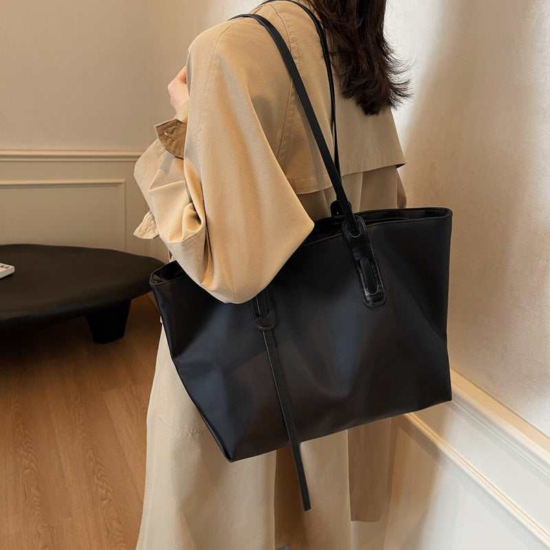 Stylish women's bags, fabric shoulder handbags, new large-capacity tote bags in summer 2025