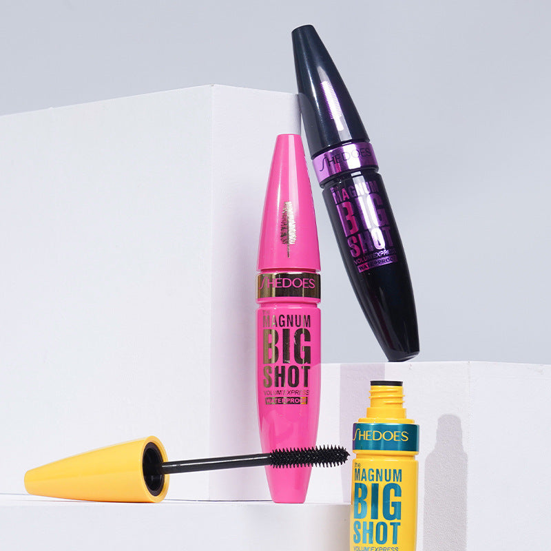 There are three popular brush heads, dense and elongated waterproof, sweat-proof and non-smudging long-lasting solid makeup mascara.
