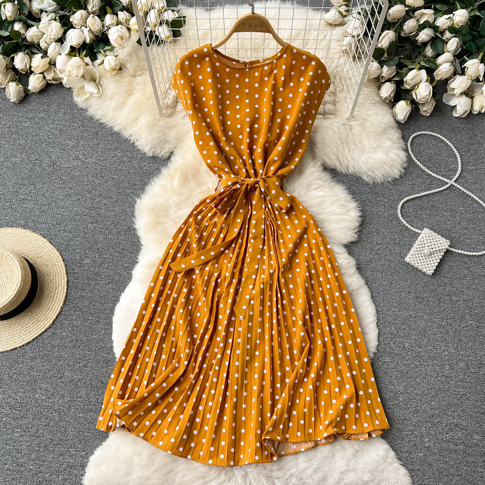 Summer gentle wind coffee break French retro polka dot dress strapped waist thin sweet pleated pendulum skirt
