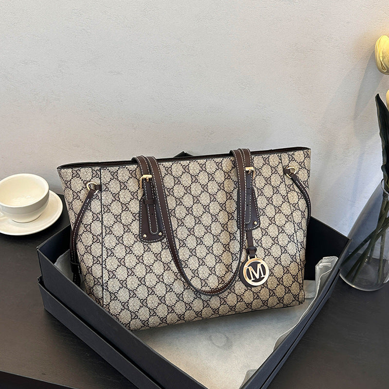 This year's popular letter printing bag women's 2025 new large-capacity high-end tote bag trendy portable shoulder bag