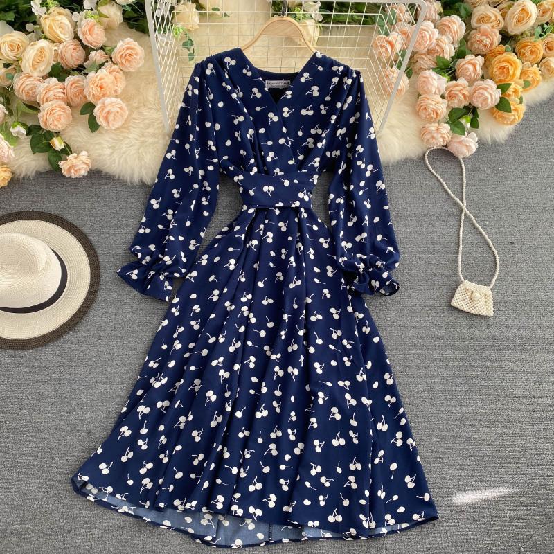 Vintage cherry print dress v-neck horn sleeve autumn new big skirt Internet celebrity vacation skirt women