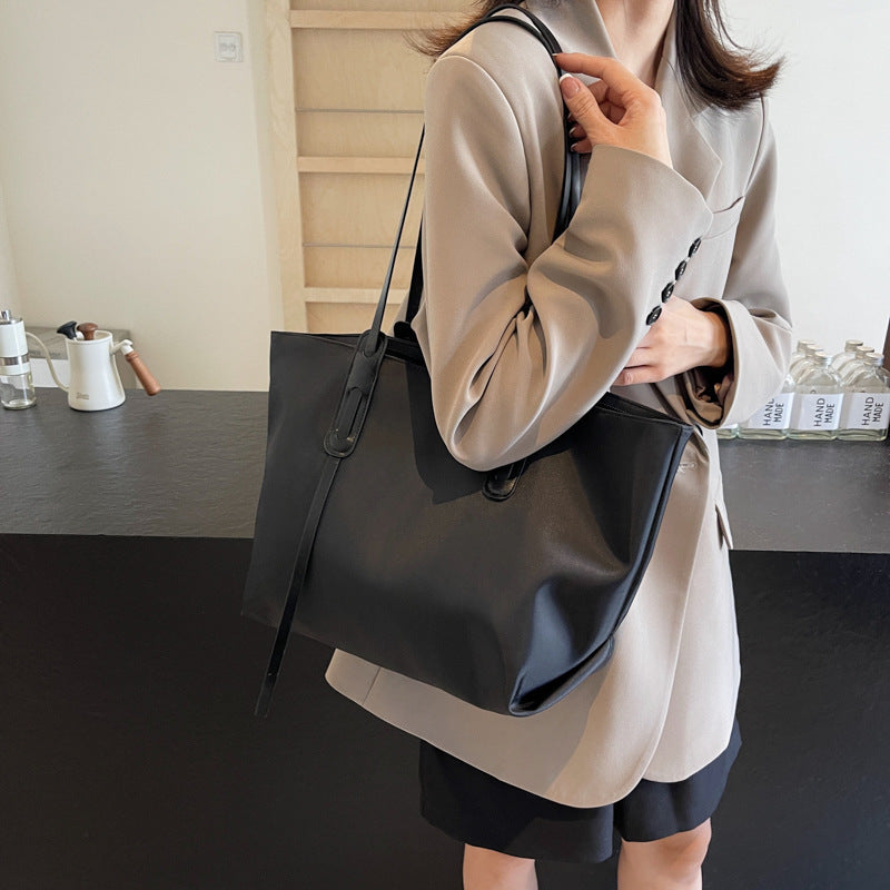 Stylish women's bags, fabric shoulder handbags, new large-capacity tote bags in summer 2025