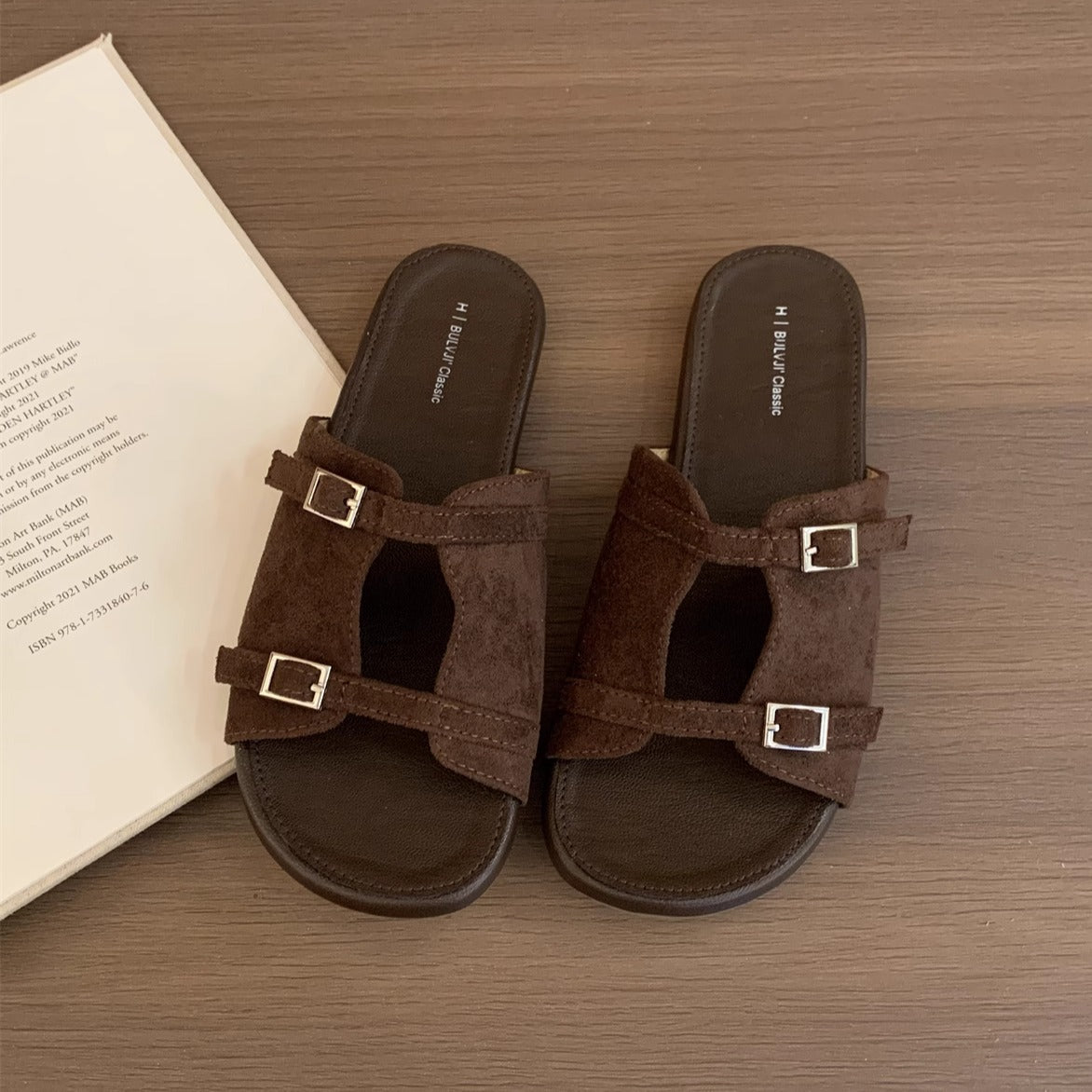 Korean version of niche hollow belt buckle flat bottom one-word open-toe cool slippers women's 2025 new casual vacation sandals