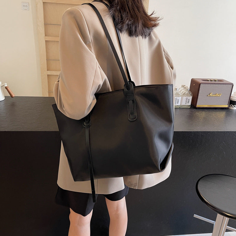 Stylish women's bags, fabric shoulder handbags, new large-capacity tote bags in summer 2025