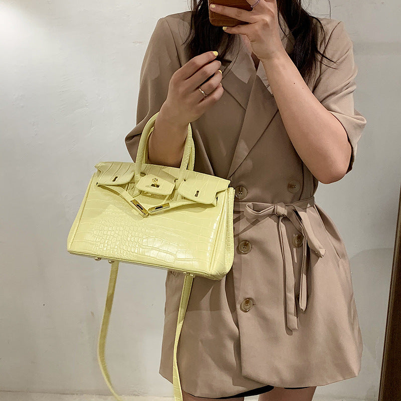 2025 summer new commuter large-capacity European and American textured bags women's Korean niche one-shoulder messenger handbag tide