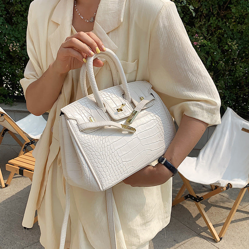 2025 summer new commuter large-capacity European and American textured bags women's Korean niche one-shoulder messenger handbag tide