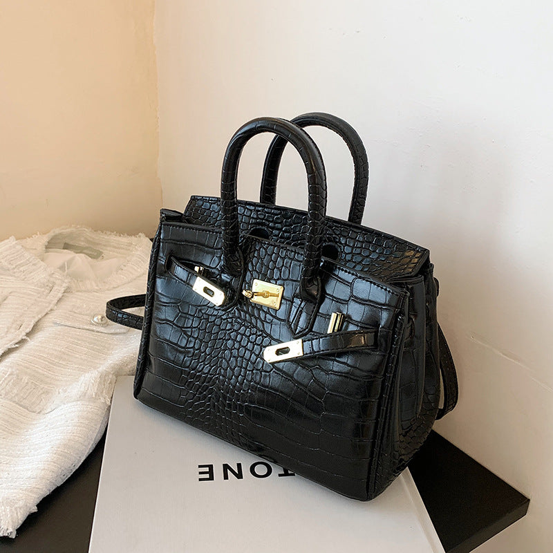 2025 summer new commuter large-capacity European and American textured bags women's Korean niche one-shoulder messenger handbag tide