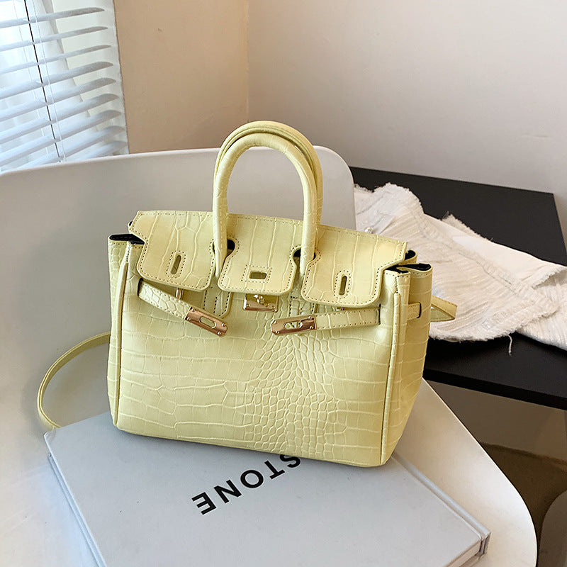 2025 summer new commuter large-capacity European and American textured bags women's Korean niche one-shoulder messenger handbag tide