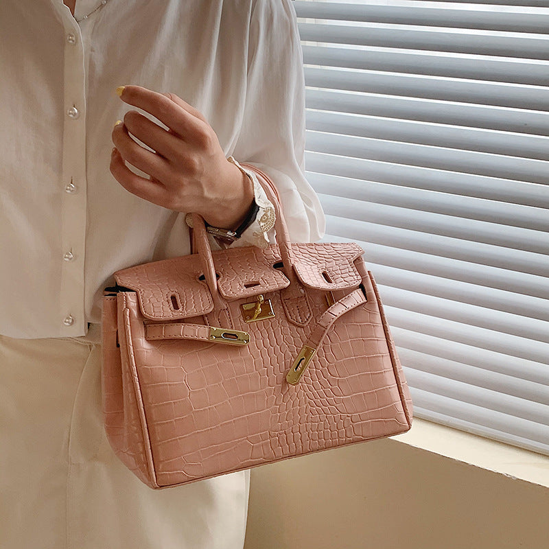 2025 summer new commuter large-capacity European and American textured bags women's Korean niche one-shoulder messenger handbag tide