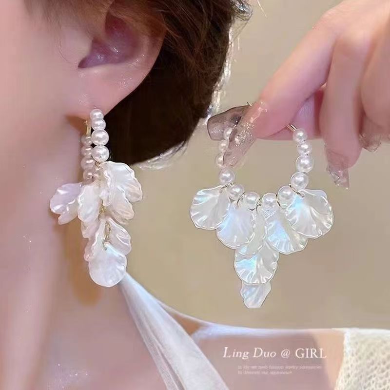 Shell Flower Earrings Women's 2024 Explosive Earrings High-end Temperament Earrings Super Fairy Niche Retro French Earrings