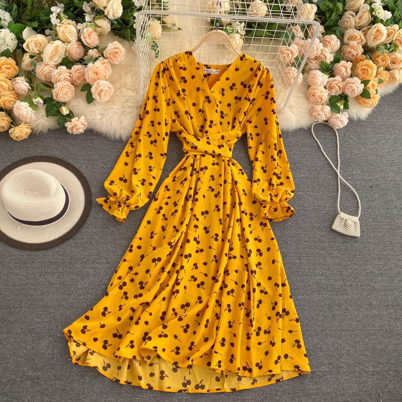 Vintage cherry print dress v-neck horn sleeve autumn new big skirt Internet celebrity vacation skirt women