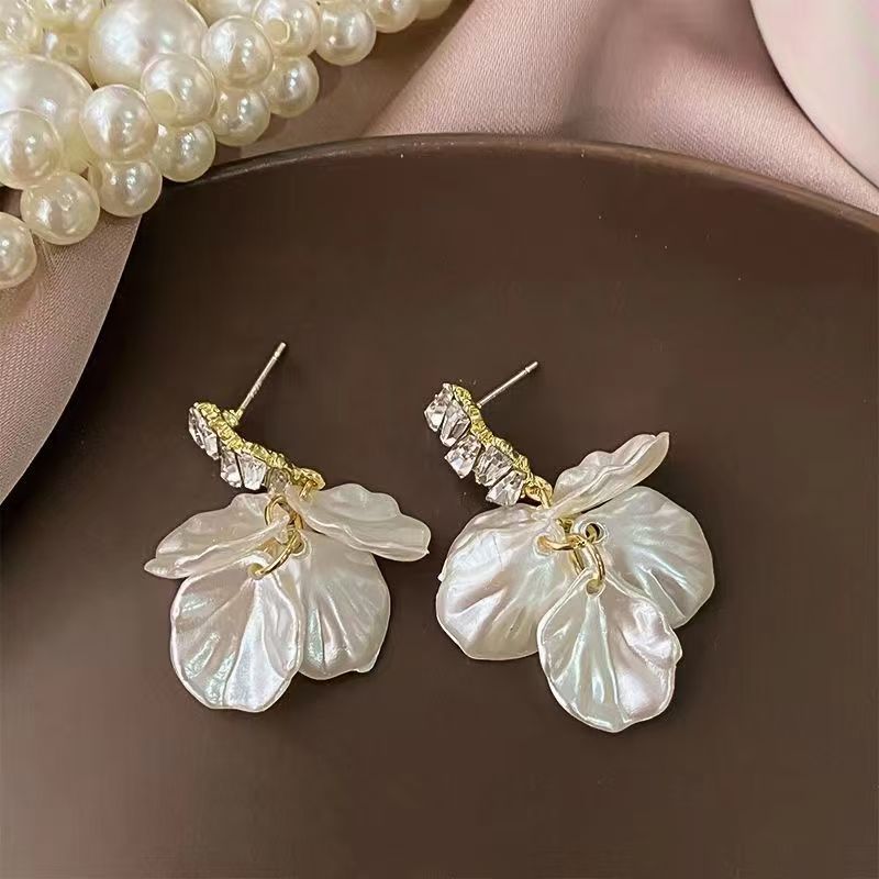 Shell Flower Earrings Women's 2024 Explosive Earrings High-end Temperament Earrings Super Fairy Niche Retro French Earrings