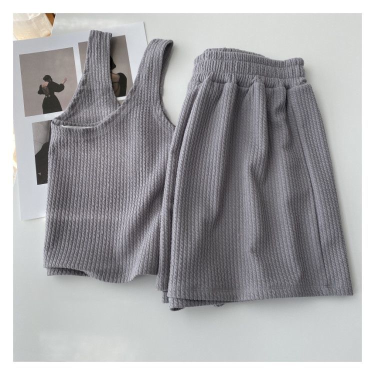 Three-dimensional jacquard chaos comfortable lazy loose casual suit women's 2025 summer new vest shorts two-piece set