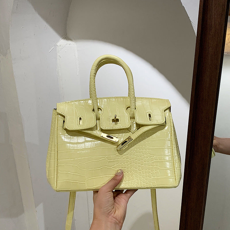 2025 summer new commuter large-capacity European and American textured bags women's Korean niche one-shoulder messenger handbag tide