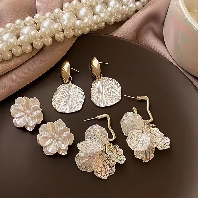 Shell Flower Earrings Women's 2024 Explosive Earrings High-end Temperament Earrings Super Fairy Niche Retro French Earrings