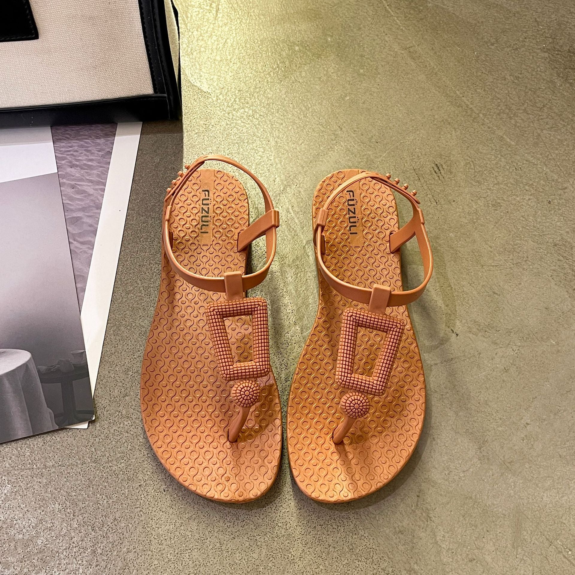 Roman sandals women's summer outer wear new Korean version fashion one-word buckle strap student non-slip flat-bottomed cool slippers