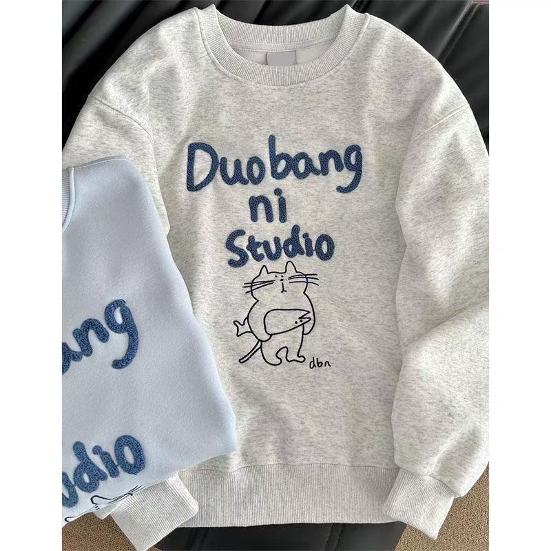 long-sleeved sweatshirt