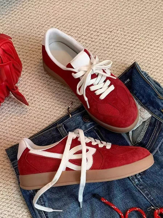 Sports shoes