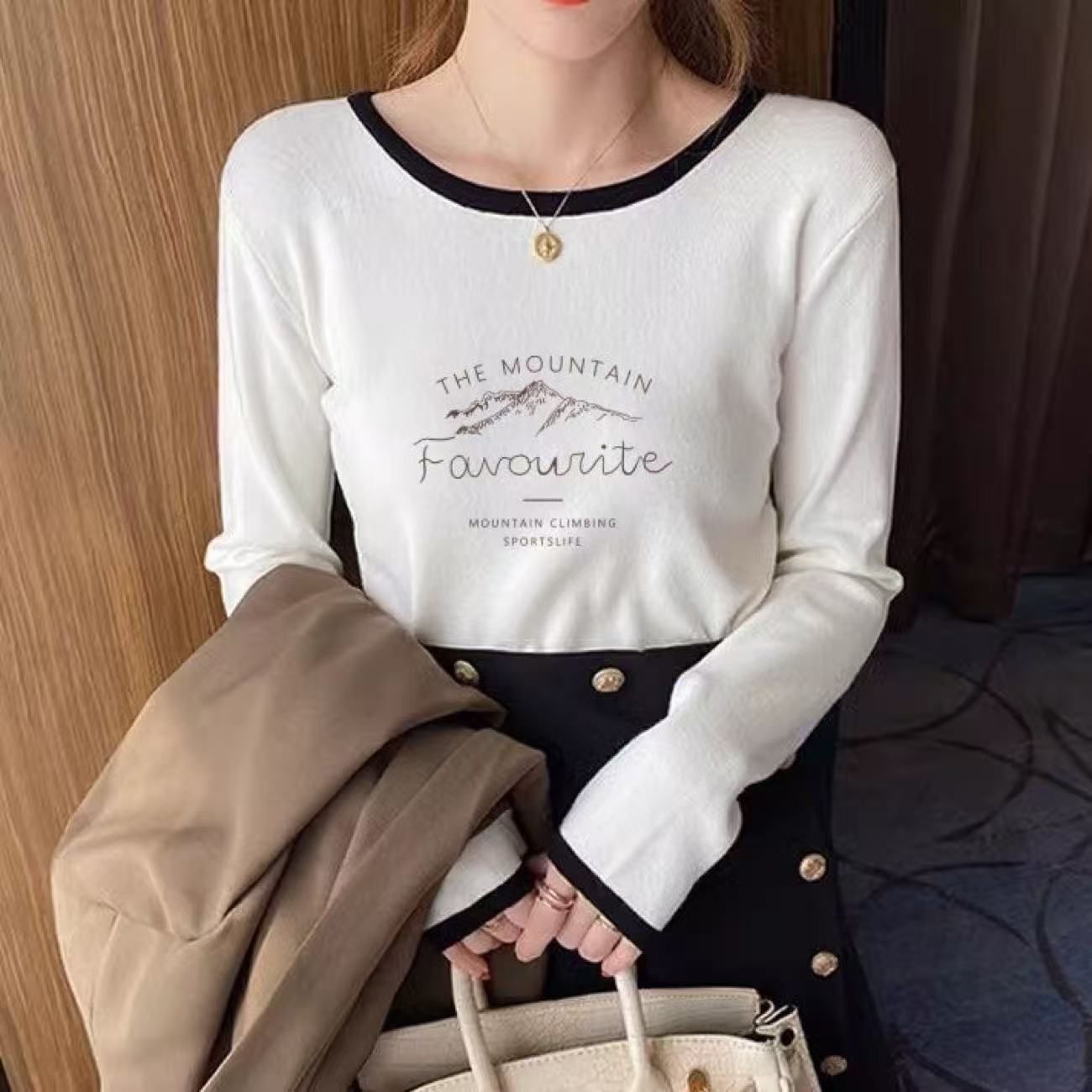 long-sleeved T-shirt