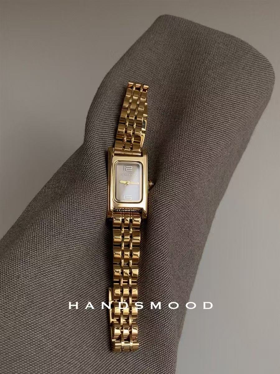 Exquisite clothing watch